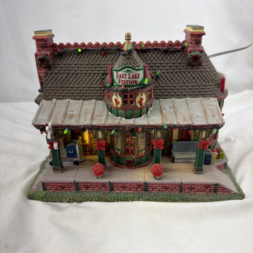 MINT NIB Lemax East Lake Station Christmas Village House 35495
